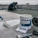 Application de colle epdm sur toiture plate, rouleau et marouflage EPDM