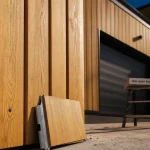 Bac acier imitation bois sur façade : pose verticale et entretien, bardage durable